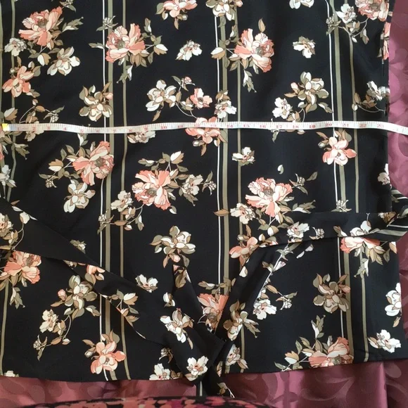 Adorable ladies top - Picture 3 of 4